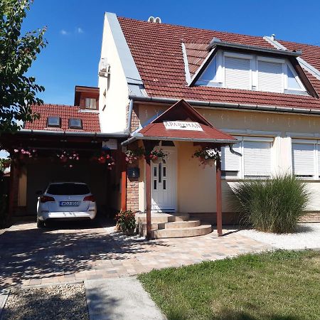 Boglarka Apartman Дьюла Экстерьер фото