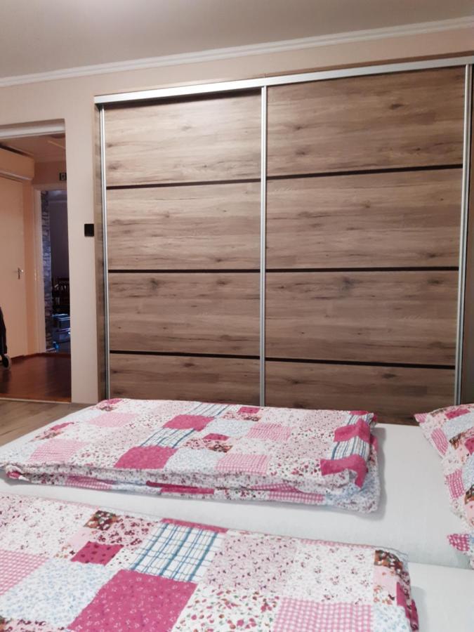 Boglarka Apartman Дьюла Экстерьер фото