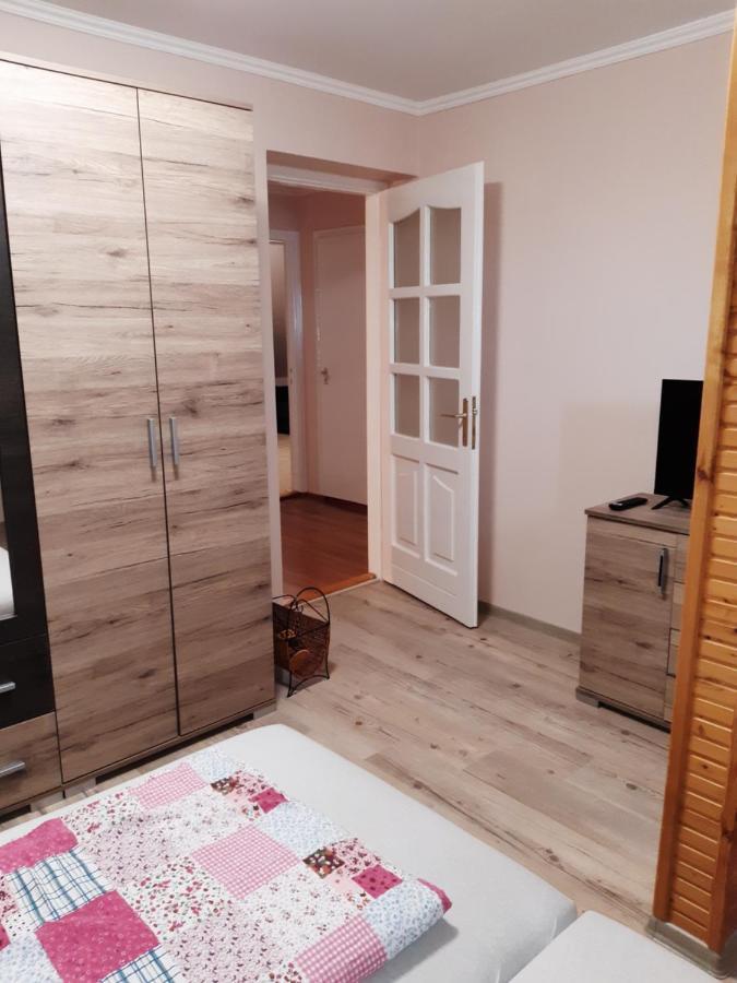 Boglarka Apartman Дьюла Экстерьер фото
