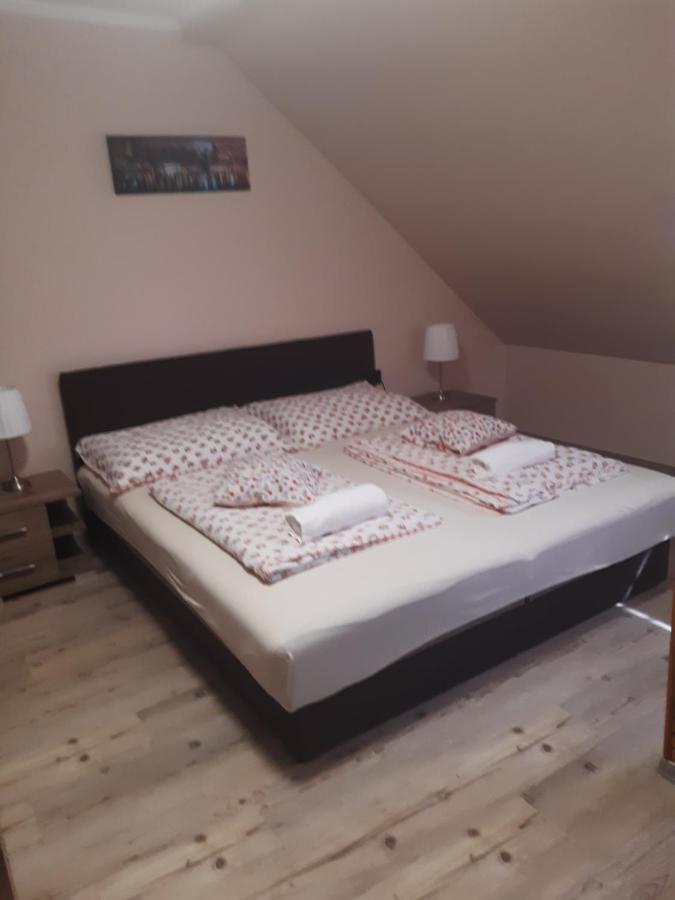 Boglarka Apartman Дьюла Экстерьер фото