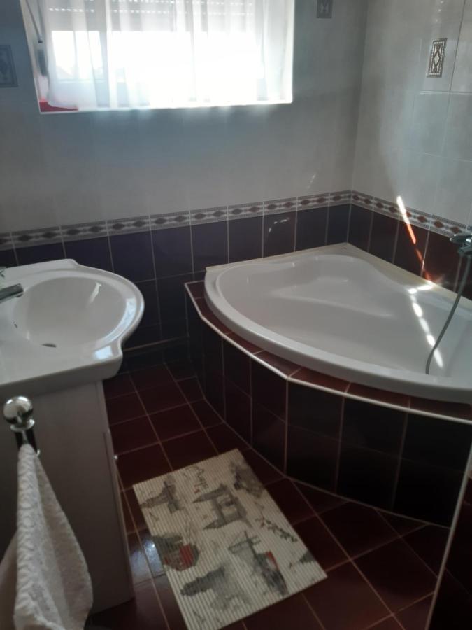 Boglarka Apartman Дьюла Экстерьер фото