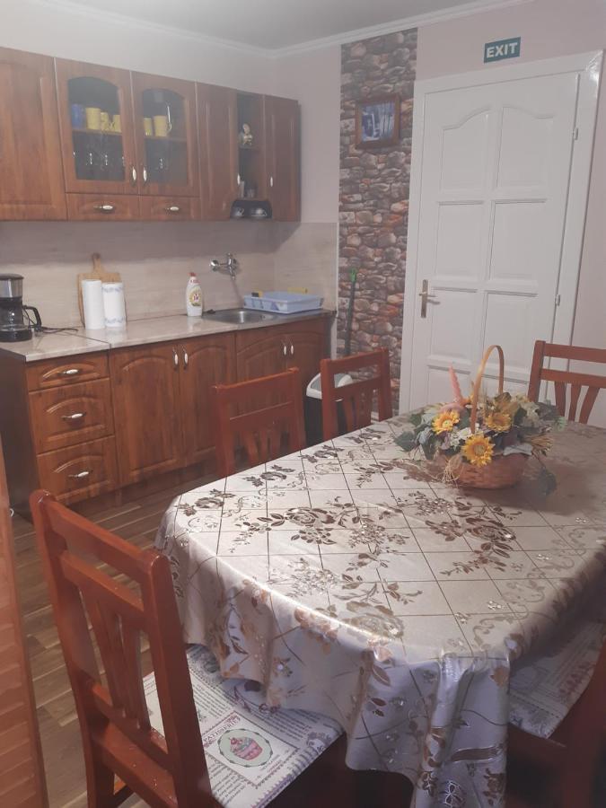 Boglarka Apartman Дьюла Экстерьер фото