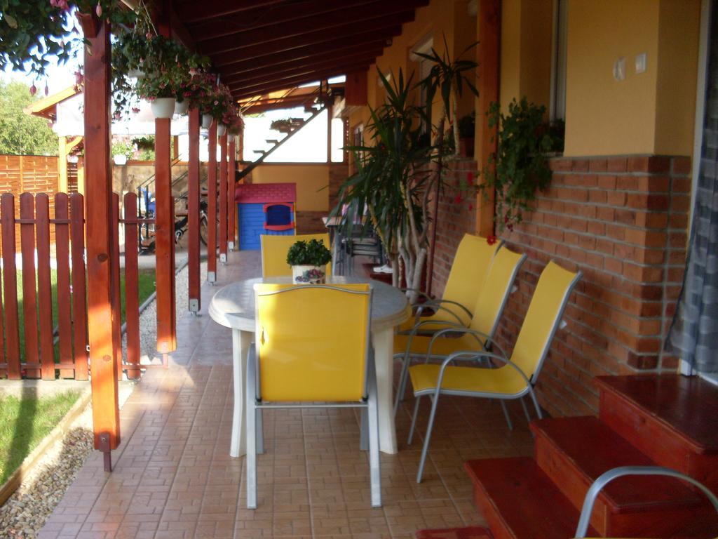Boglarka Apartman Дьюла Экстерьер фото